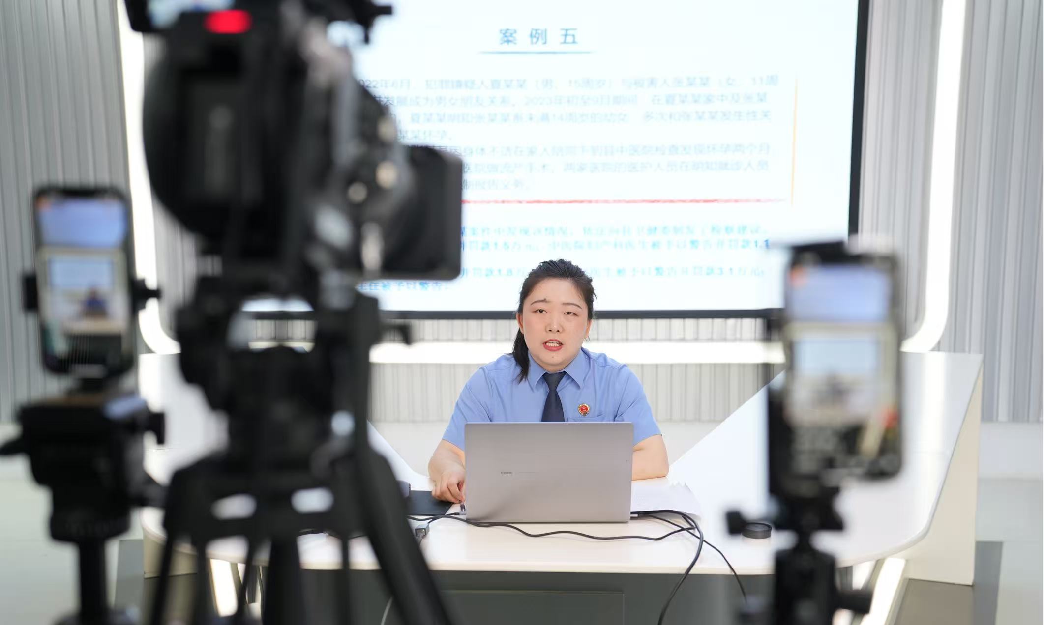 1正在上课的检察官.jpg